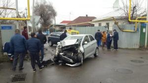 Три человека пострадали в ДТП с участием скорой в Алматы