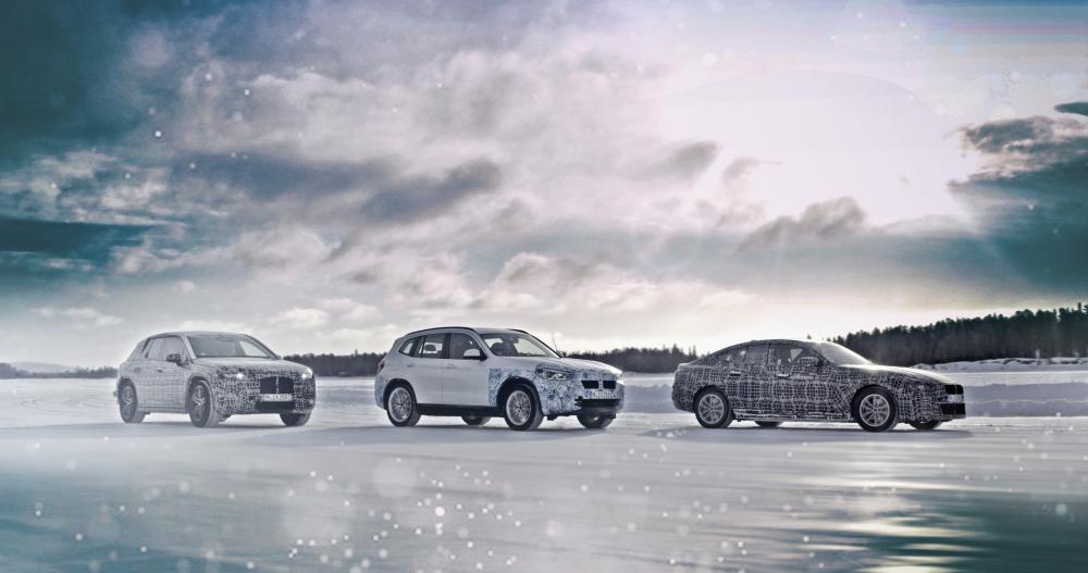 BMW тестирует холодом сразу три электрокара: опубликованы фотографии