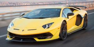 Lamborghini Aventador SVJ очень эффектно носится по льду
