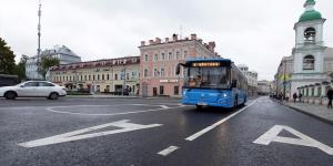 Власти Москвы объяснили запрет движения по выделенкам в выходные
