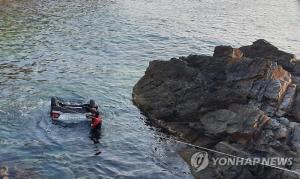 Пять тинейджеров погибли при падении машины в море в Южной Корее