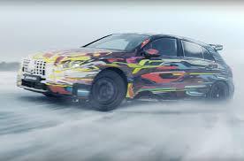 Видео: новый Mercedes-AMG A 45 дрифтит по льду
