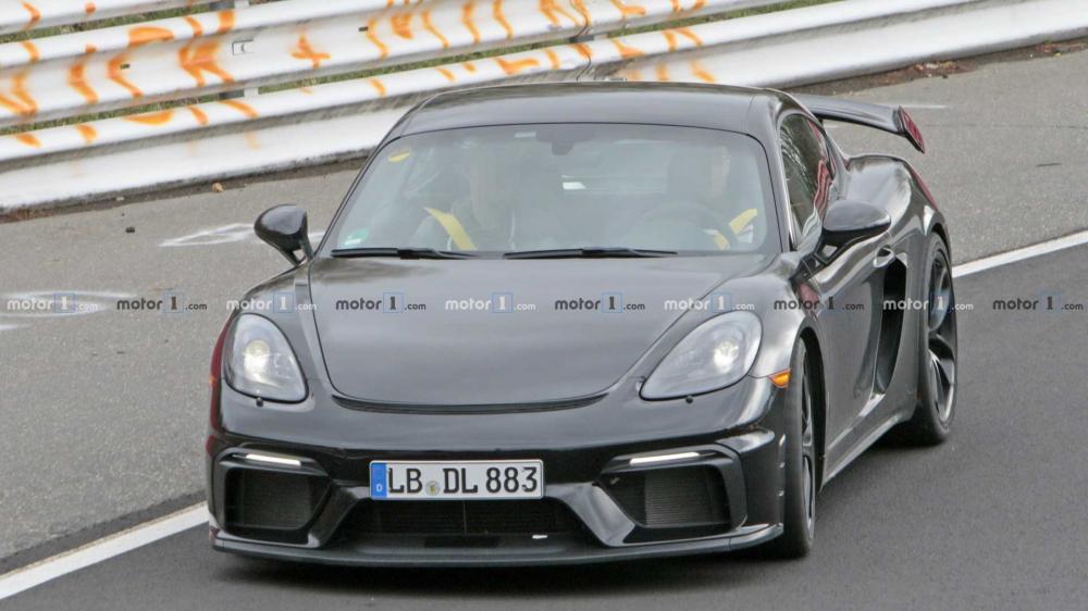 Обновленный Porsche 718 Cayman GT4 замечен без камуфляжа