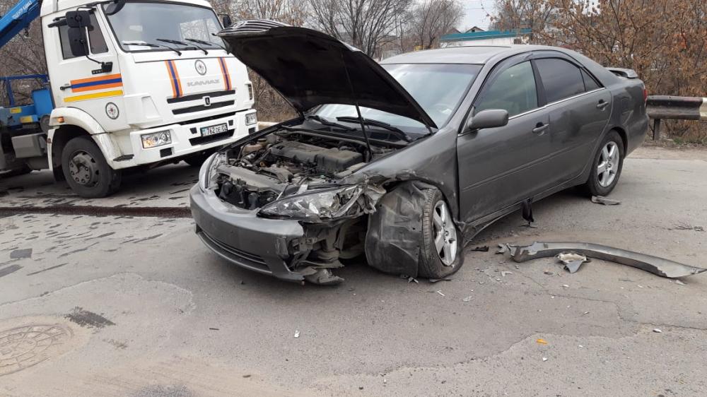 Двое детей пострадали в результате столкновения автомобилей в Алматы