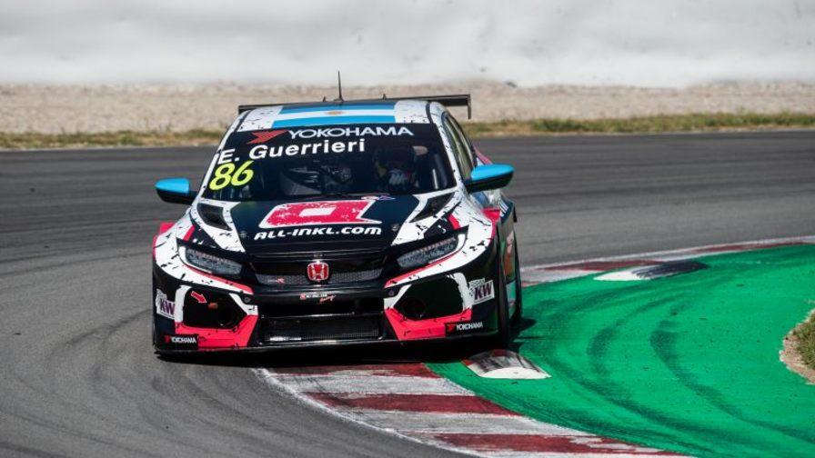 Эстебан Геррьери стал быстрейшим в первый день тестов WTCR