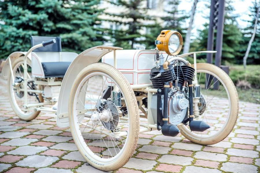 Реплика трицикла Morgan Runabout 1909 - кремовая красавица