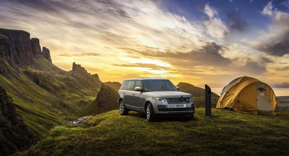 Land Rover показал терминал зарядки, до которого можно добраться только на внедорожнике