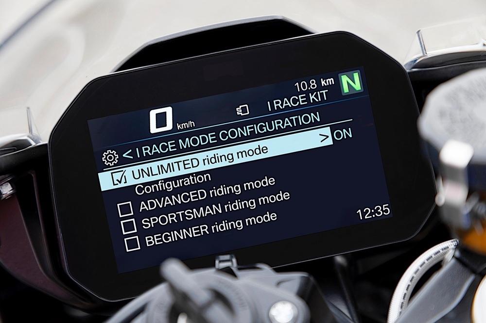 iRace Kit - режим новичка на BMW S1000RR