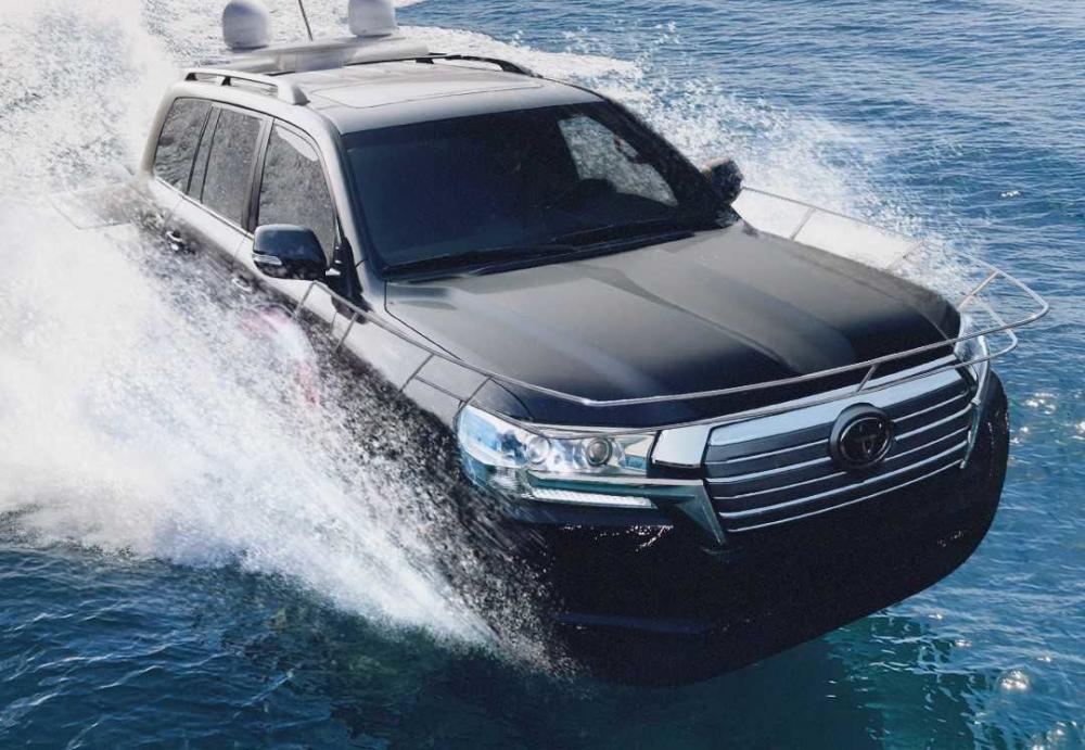 Toyota на День дурака «превратила» Land Cruiser в катер