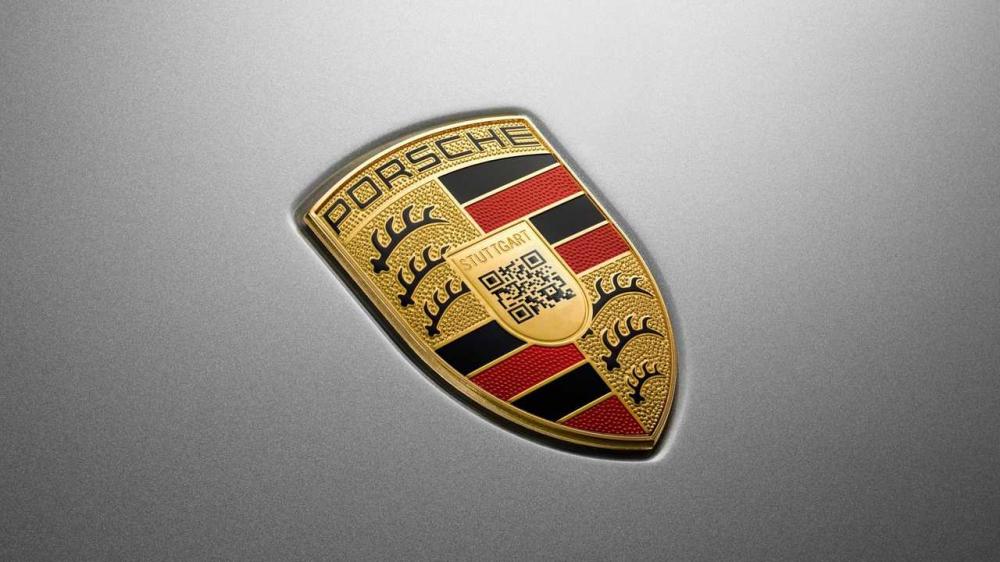 Taycan откажется от герба Porsche ради QR-кода