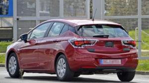 В сеть «слили» фотографии обновленного Opel Astra
