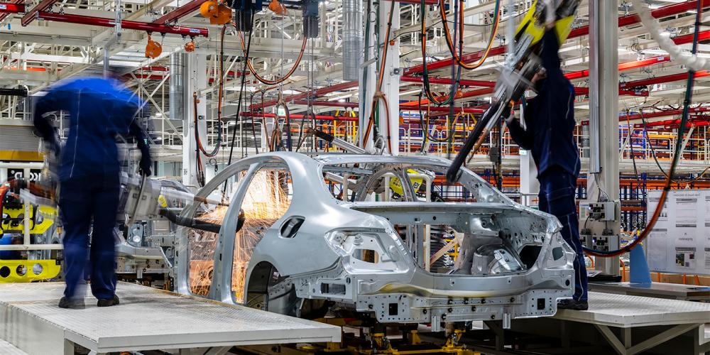 Mercedes начал производить легковые автомобили на заводе в Подмосковье
