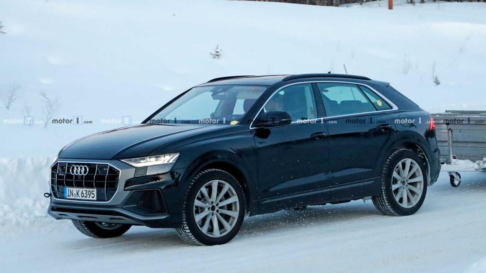 Гибридный Audi Q8 застали на дорожных испытаниях