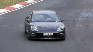 Электрический универсал Porsche Taycan Cross Turismo вышел на тесты