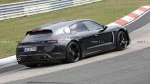 Электрический универсал Porsche Taycan Cross Turismo вышел на тесты