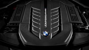 BMW продолжит выпускать автомобили с мотором V12