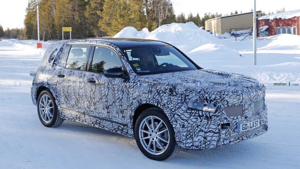 Mercedes-Benz вывел на тесты электрический кроссовер
