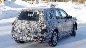 Mercedes-Benz вывел на тесты электрический кроссовер