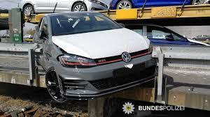 Угонщики разбили Volkswagen Golf GTI, пытаясь похитить его с поезда