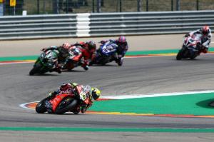 Организаторы супербайка ограничили Ducati и Kawasaki