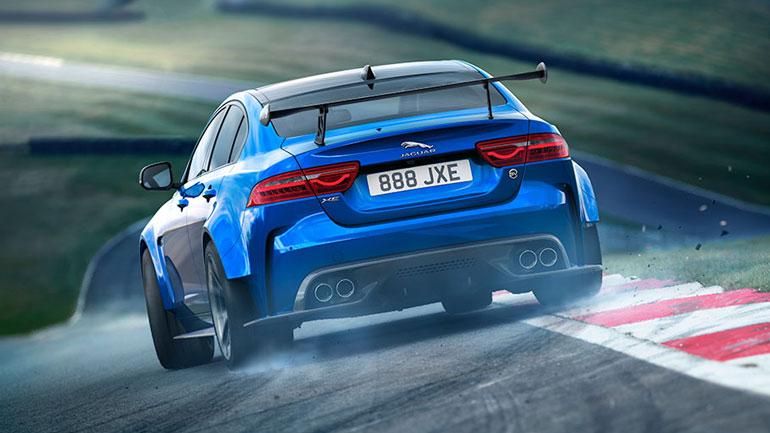 Видео: 600-сильный Jaguar XE ставит рекорд трассы в Дубае