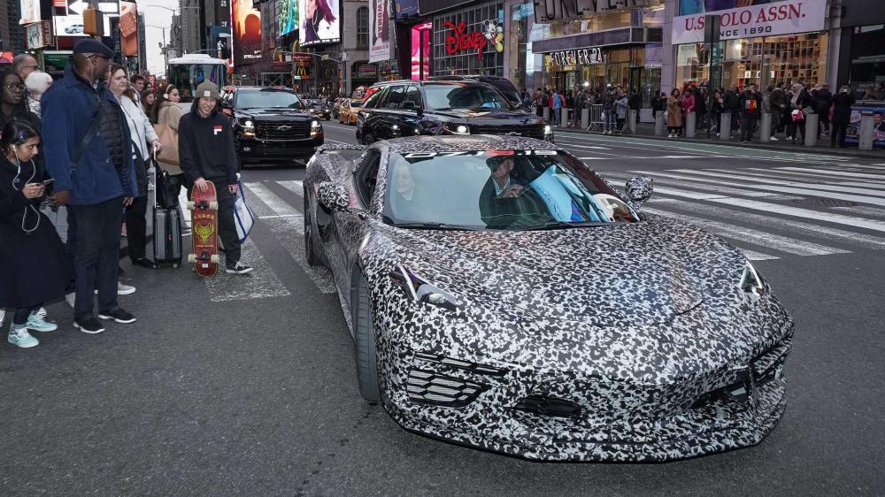 Chevrolet назвал дату премьеры среднемоторного Corvette