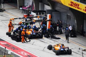 Гонщики McLaren комментируют инцидент с Квятом