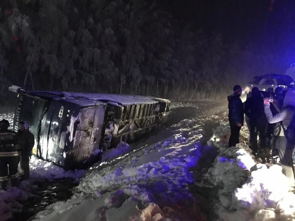Автобус с детьми перевернулся под Тулой