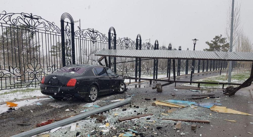Bentley снес остановку в Нур-Султане