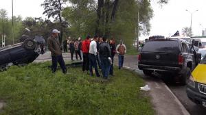 Автомобиль перевернулся от столкновения в Алматы