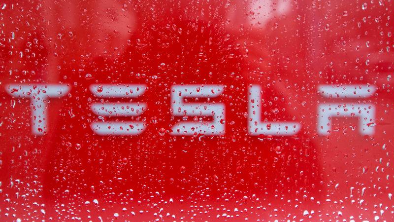 Tesla расследует инцидент со взрывом автомобиля на парковке в Шанхае
