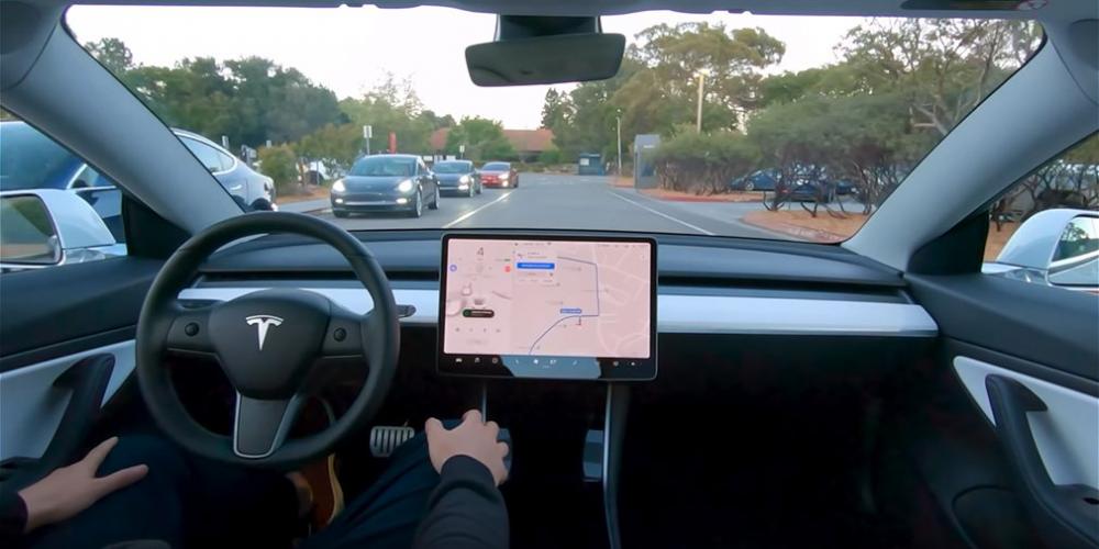 Tesla впервые показала работу полноценного автопилота на видео