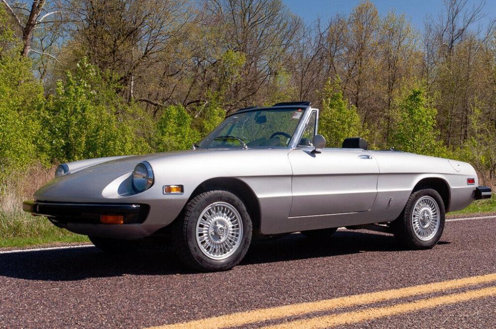 Родстер Alfa Romeo Мухаммеда Али продадут на аукционе