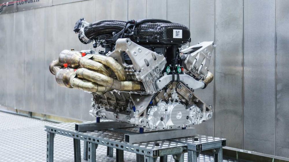 Aston Martin намерен максимально долго сохранять мотор V12