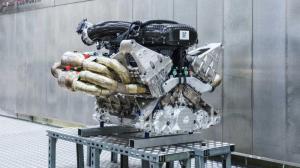 Aston Martin намерен максимально долго сохранять мотор V12