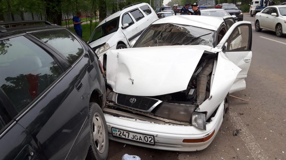 Двое детей пострадали в ДТП с автобусом в Алматы