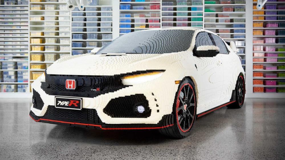 Новую Honda Civic Type R построили в полном размере из Lego