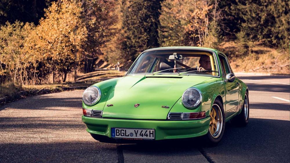 Безногий механик построил себе Porsche 911 без педалей