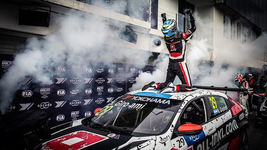 Жиролами и Тарквини выиграли воскресные гонки WTCR в Венгрии