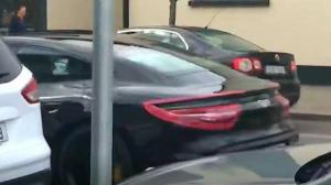 Porsche Taycan попалась фотошпионам в серийном кузове