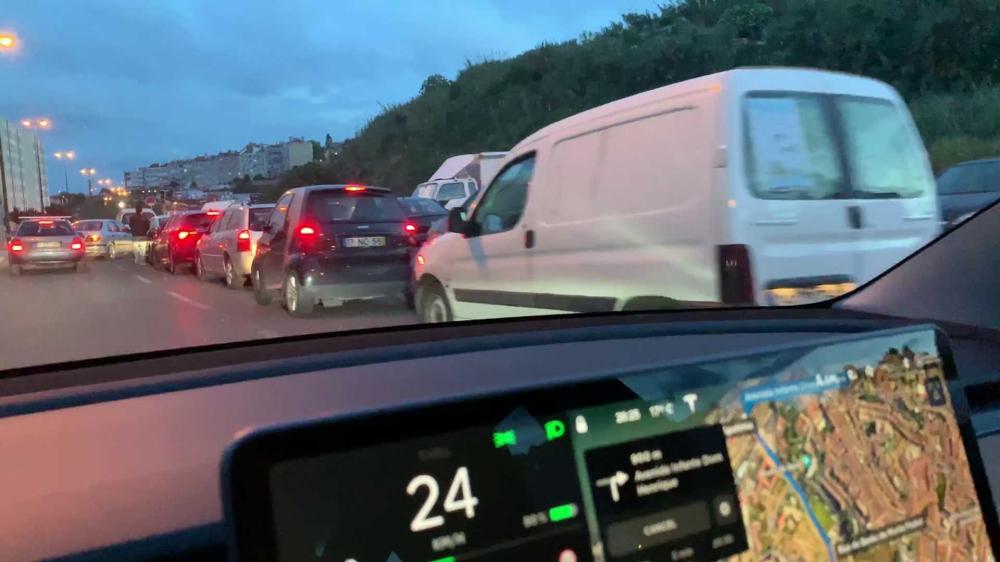 Видео: топливный кризис в Португалии глазами владельца Tesla