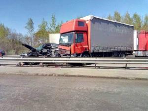На трассе М6 под Минском столкнулись фура и Audi: погиб водитель легковушки
