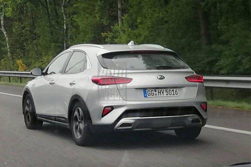Кроссоверная версия Kia Xceed замечена во время тестов