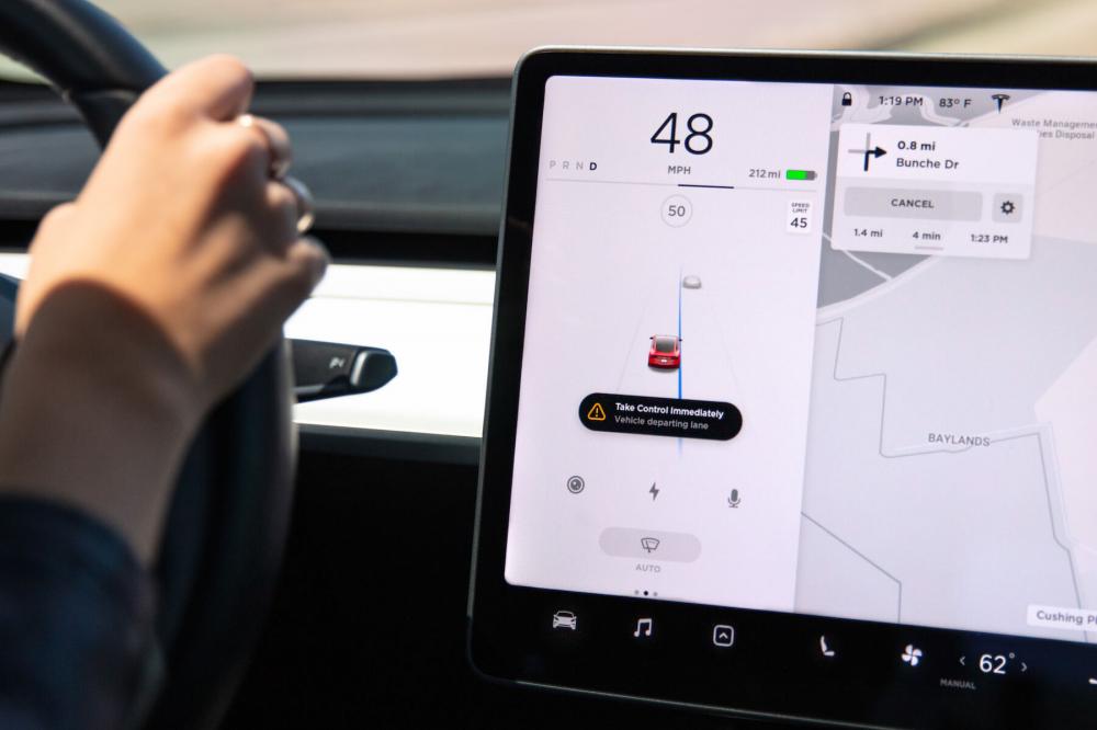 Tesla запустила очередное обновление: какие новые функции появились в электромобилях