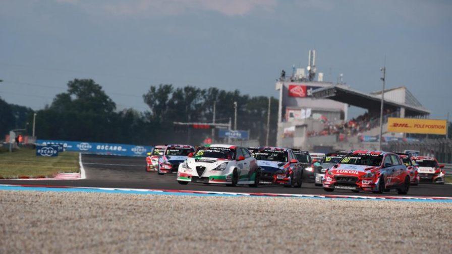 Жиролами и Ма Цин Хуа выиграли вторую и третью гонки WTCR в Словакии
