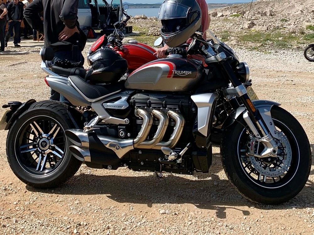 Шпионское фото Triumph Rocket 3 GT