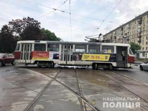 Трамвай протаранил авто с женщиной и ребенком в Харькове