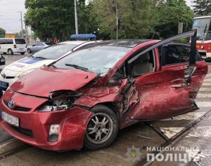 Трамвай протаранил авто с женщиной и ребенком в Харькове