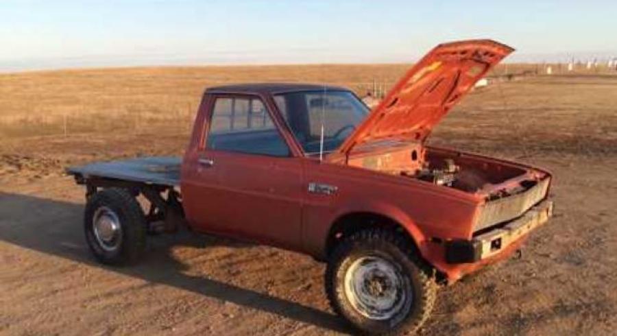 dodge ram история модели. 1557812697. dodge ram история модели фото. dodge ram история модели-1557812697. картинка dodge ram история модели. картинка 1557812697. Dodge Ram 1500/2500/3500 (второе поколение)Общие данныеПроизводитель: Chrysler Group LLCГоды пр-ва: 1994—2001(1500)1994—2002(2500 и 3500)Сборка: Соединённые Штаты Америки СШАДизайнТрансмиссияавтомат 4х ступенчатыймеханика 5 и 6-и ступенчатаяВ 1994 году линейка пикапов Dodge RAM претерпела серьёзные изменения, которые касались всего: от внешнего вида, до ключевых технических узлов. Анализ пожеланий покупателей демонстрировал их стремление сделать автомобиль внешне походящим на самый настоящий грузовик. В итоге, новая модель приобрела увеличенные размеры, огромную решетку радиатора и свой собственный имидж, более не похожий на аналогичные автомобили марок Chevrolet и Ford. dodge ram история модели. 1557812697. dodge ram история модели фото. dodge ram история модели-1557812697. картинка dodge ram история модели. картинка 1557812697. Dodge Ram 1500/2500/3500 (второе поколение)Общие данныеПроизводитель: Chrysler Group LLCГоды пр-ва: 1994—2001(1500)1994—2002(2500 и 3500)Сборка: Соединённые Штаты Америки СШАДизайнТрансмиссияавтомат 4х ступенчатыймеханика 5 и 6-и ступенчатаяВ 1994 году линейка пикапов Dodge RAM претерпела серьёзные изменения, которые касались всего: от внешнего вида, до ключевых технических узлов. Анализ пожеланий покупателей демонстрировал их стремление сделать автомобиль внешне походящим на самый настоящий грузовик. В итоге, новая модель приобрела увеличенные размеры, огромную решетку радиатора и свой собственный имидж, более не похожий на аналогичные автомобили марок Chevrolet и Ford.