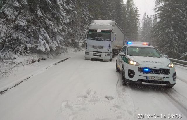 14 мая заснежило автодороги Словакии